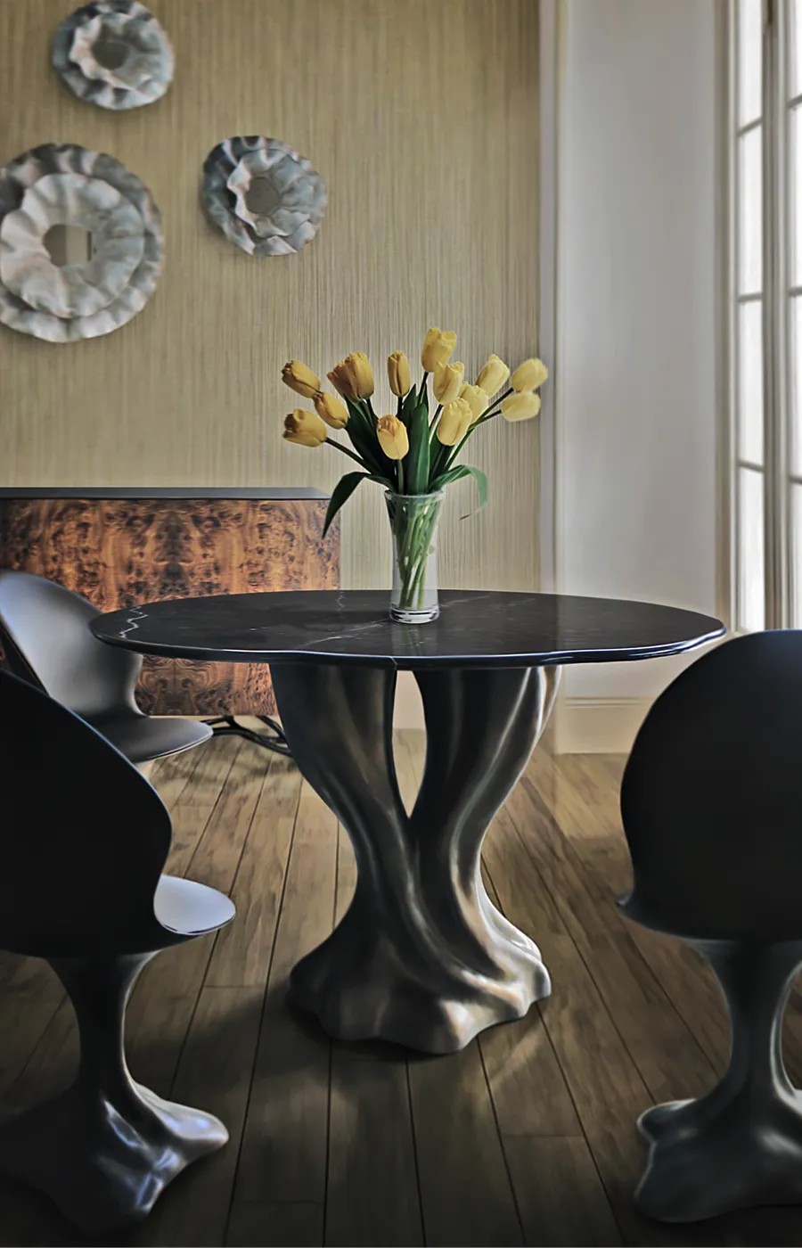 Dining room with Athos dining table in bronze finish and black silk marble top with Flora chairs