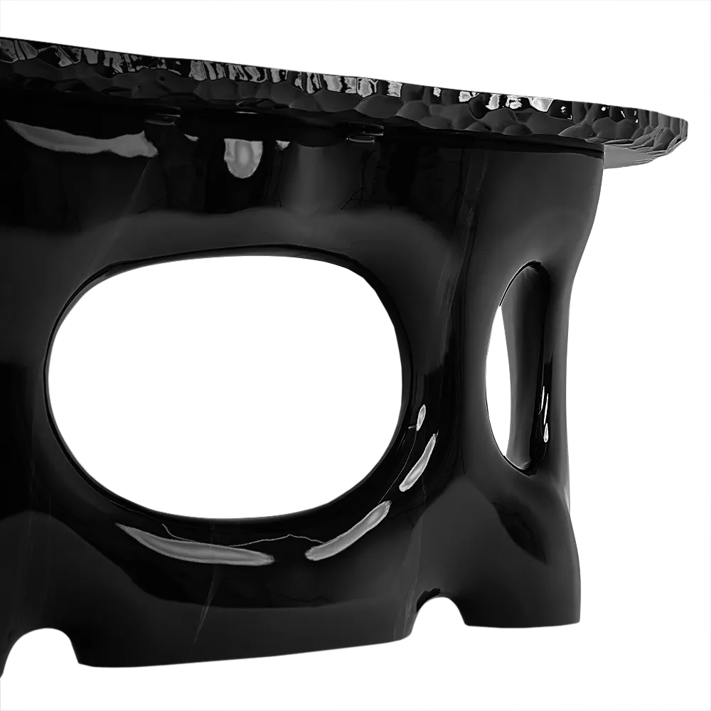 Vista em detalhe da consola Cosmic em acabamento marmorizado preto e branco alto brilho com foco na sua forma orgânica