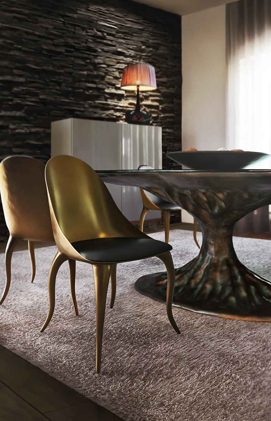 Ambiente de jantar com cadeira Daisy dourada junto a mesa de jantar Bonsai