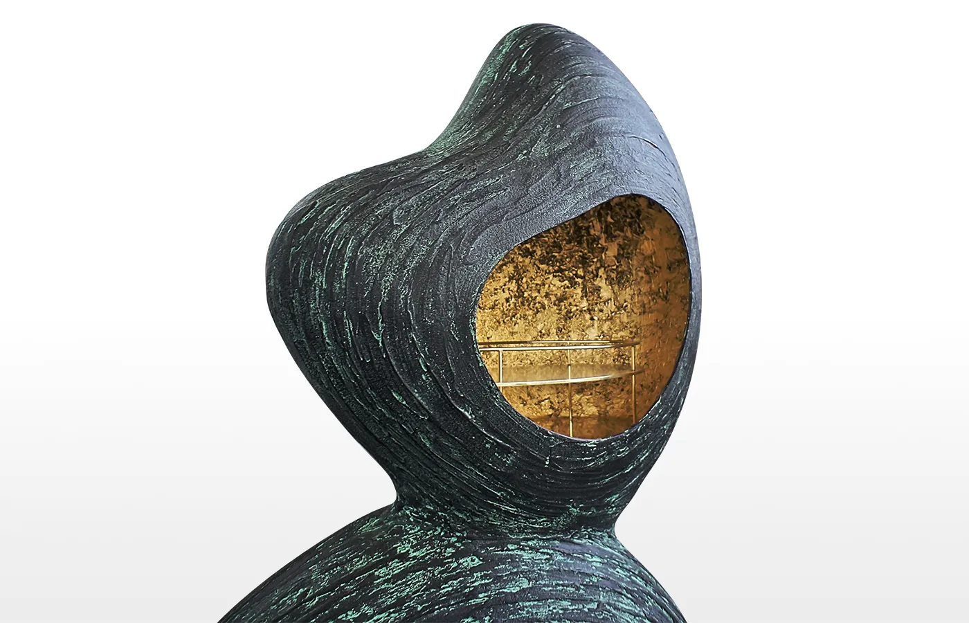 Close-up view of the top of the Douro bar in textured green finish and textured gold leaf interior