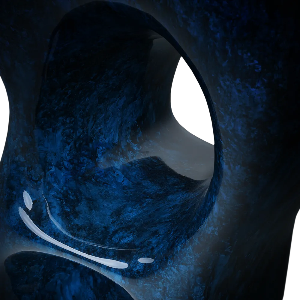 Detalhe do marmorizado azul alto brilho da consola Elements