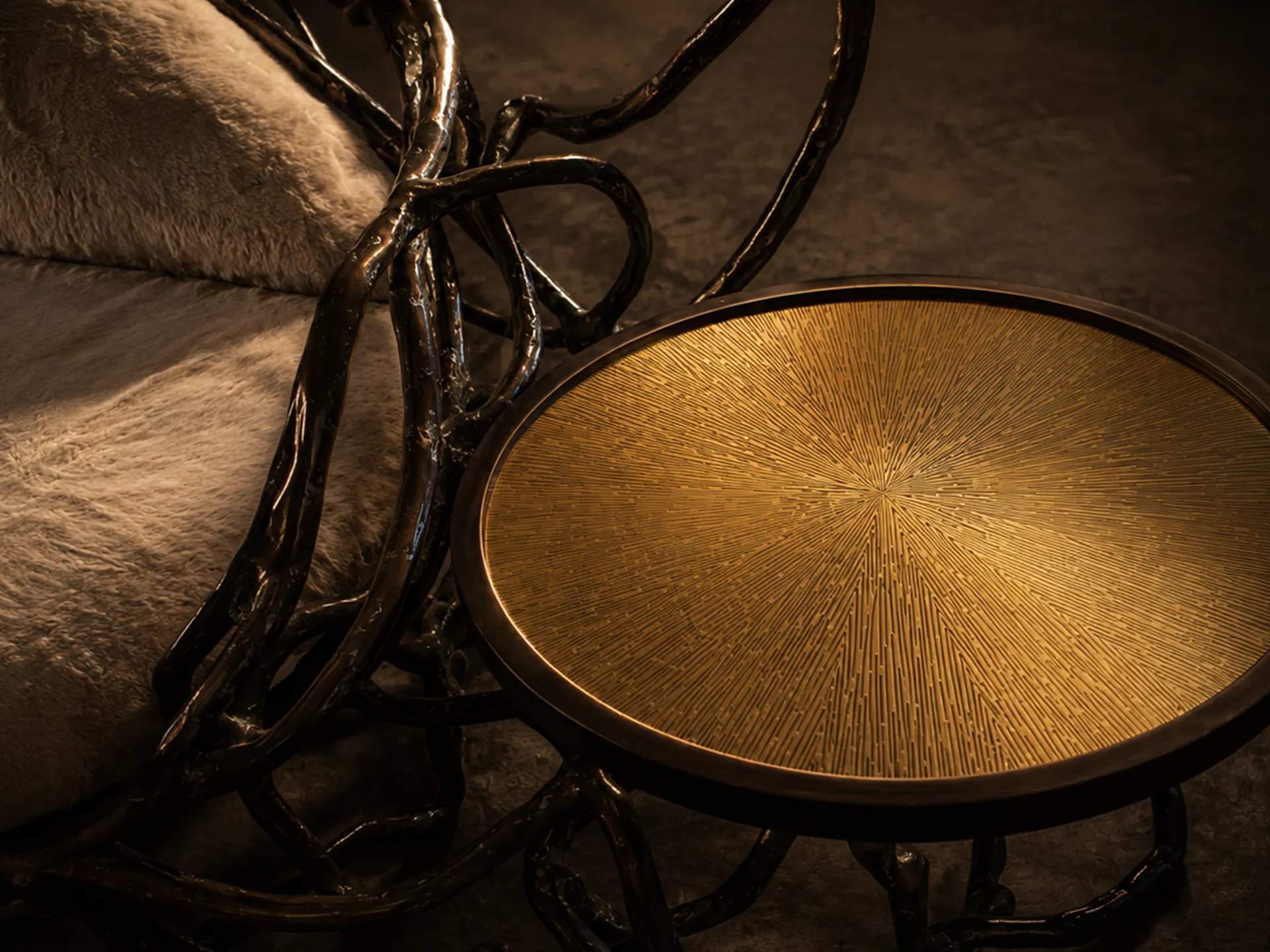 Close-up view of the Elipse's table, showcasing its textured brass and bronze branches