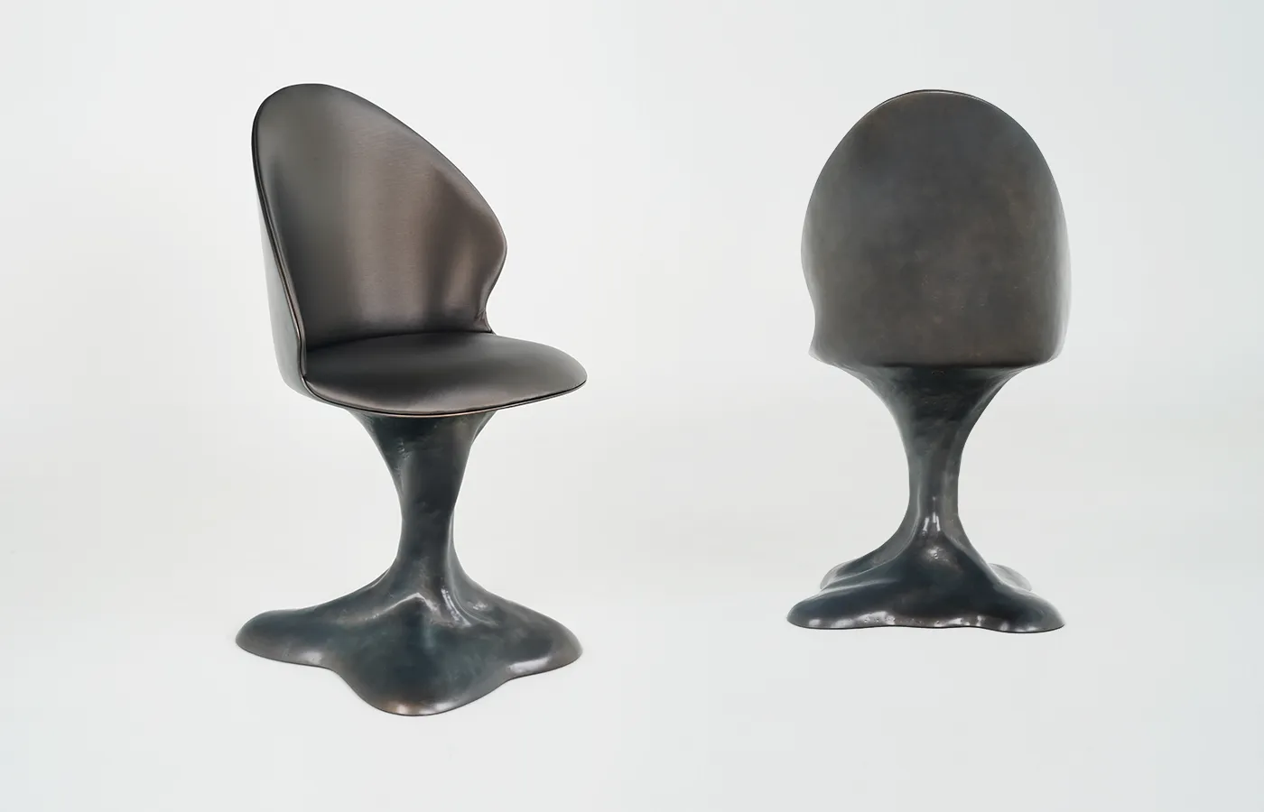 Flora chair with body in bronze color and grey fabric upholstery