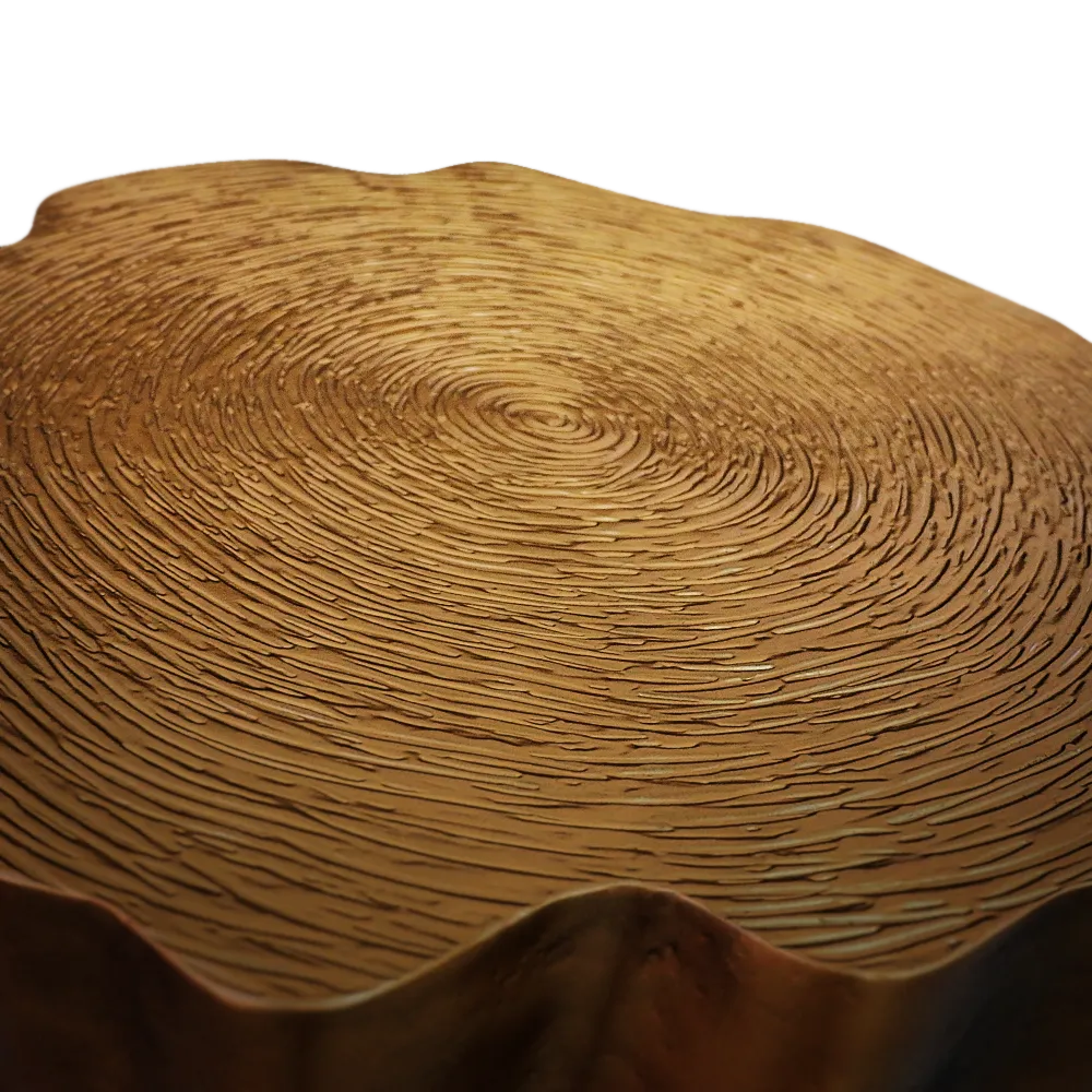Detalhe aproximado da textura riscada em dourado da mesa de bar Gaia