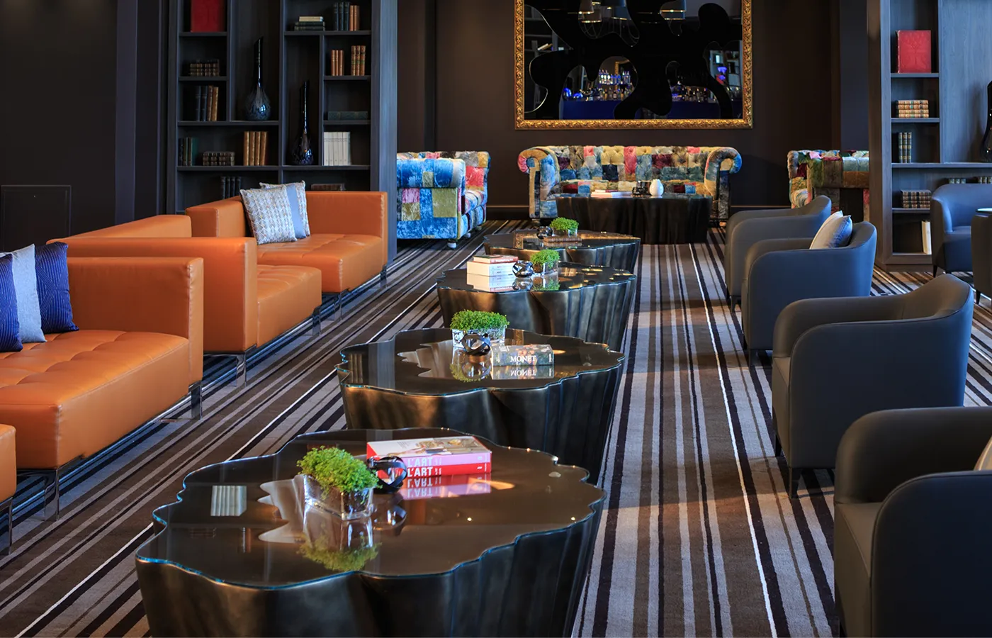 Hotel lounge environment with several Gaia coffee tables in bronze color