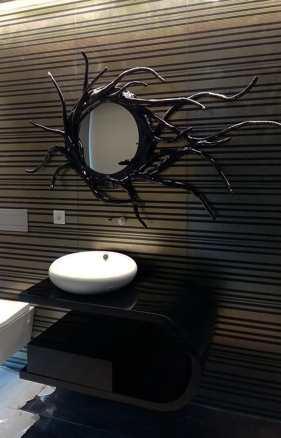 Bathroom environment with Helios mirror in high-gloss black above washbasin cabinet