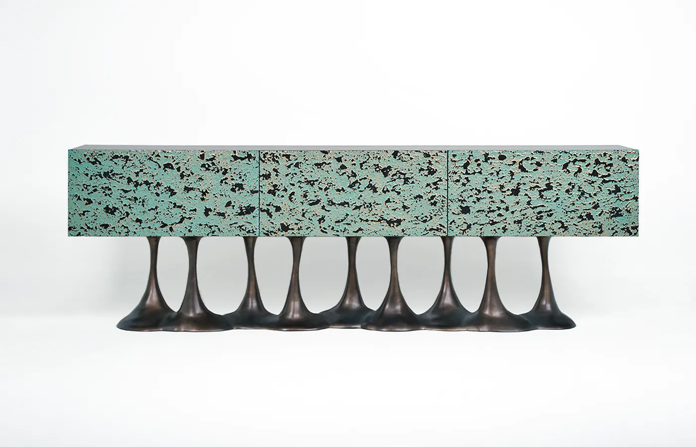 Aparador Janus em acabamento verde texturado e base em cor latão