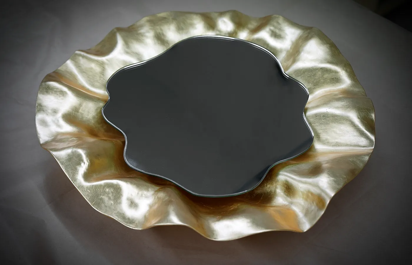 Nenúfar mirror in gold leaf