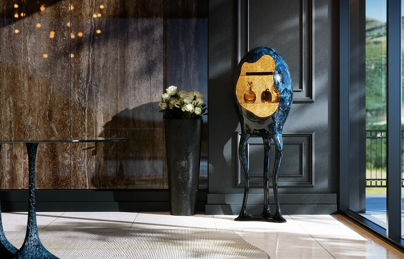 Sala de jantar com vitrina Orion em pintura artística opal azul e interior em folha de ouro texturada junto à janela
