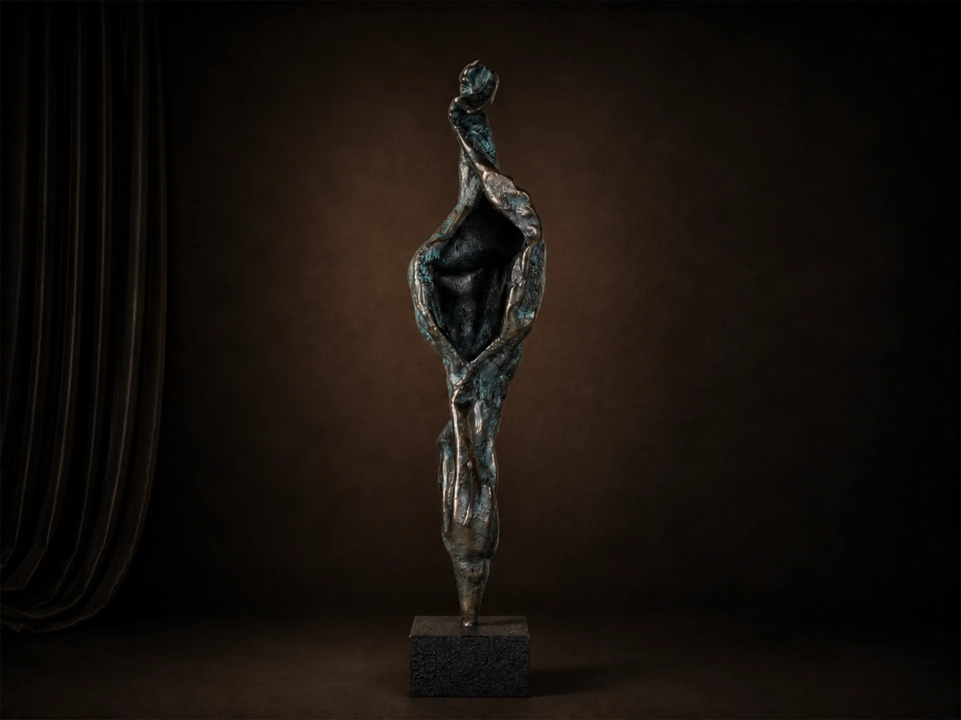 Oscar sculpture