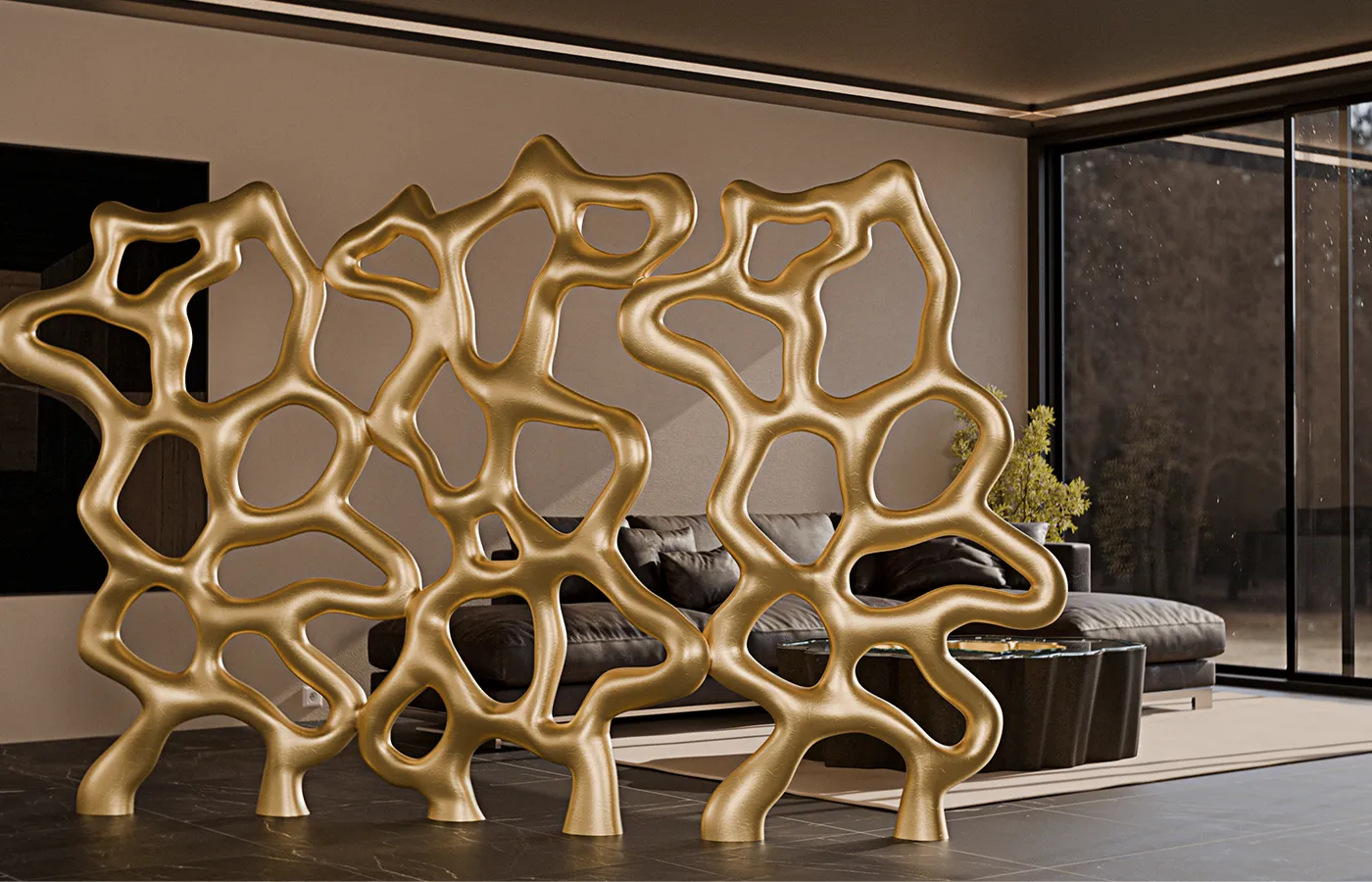 Sala de estar com biombo Roots em acabamento folha de ouro com sofá e mesa Gaia atrás