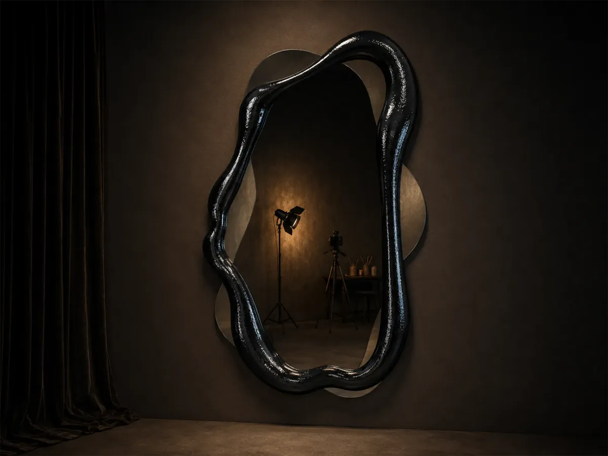 Twisted oval mirror