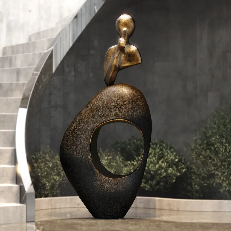 Escultura assinada Silêncio em cor bronze texturada e folha de ouro